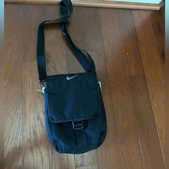 Vintage Nike 2003 2 in 1 reversible crossbody bag excellent condition black/grey - Picture 6 of 14